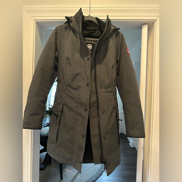 Canada Goose Women’s Kinley Parka 
Excellent condition 
Size Small - Picture 3 of 7